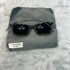 Tb-701-a-blk-gld-49 Thom Browne Sunglasses 40-19-150 Rectangle Frame